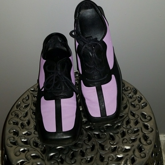 Shoe - Picture 3 of 3